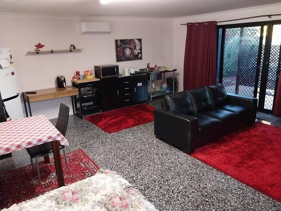 Red Cottage - Large Mostly Self-Contained Studio Room Toowoomba
